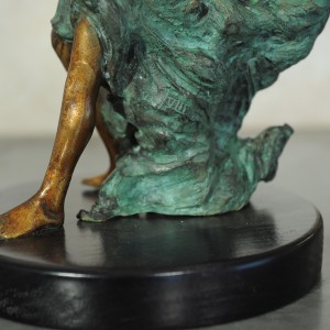Woman to the Wind - Bronze sculpture made by Alessandro Romano